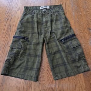Boys Chaps Plaid Olive Cargo Shorts. Size 12. FFCP